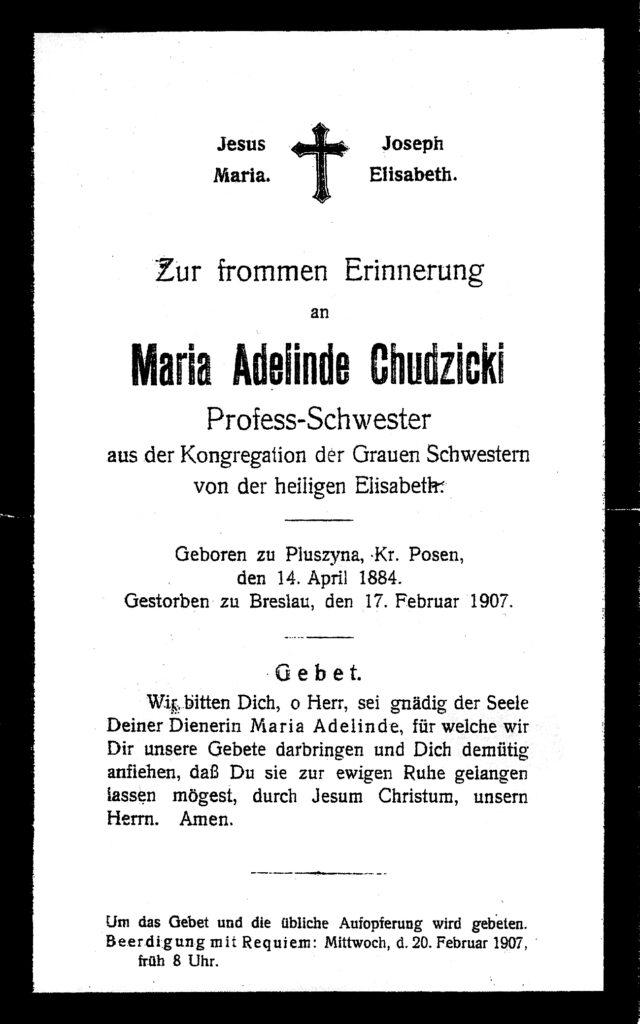 Nekrolog (12,5x20 cm) siostry Marii Adelindy Chudzickiej z 1907 r. (błędnie podane miejsce urodzenia – Pluszyna zamiast Głuszyna) z modlitwą za duszę służebnicy Marii Adelindy oraz informacją o pogrzebie ze zbiorów Mirosławy Maćkowiak